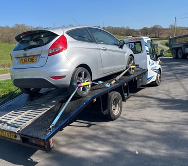 alt="Car being securely transported across Worcestershire"