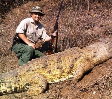 Ian Bartlett The Real Crocodile Hunter with a 16 ft Crocodile