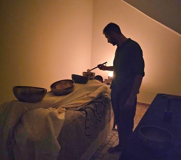 csaba practicing a sound therapy session