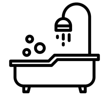 Una bañera con una ducha y un cabezal de ducha.
