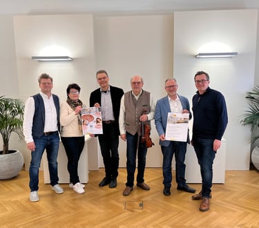 Gruppenbild mit LeonArt Initiatoren, Bürgermeister Resl und Vizebürgermeisterin