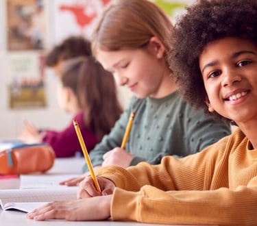 imagem de alunos  na sala de aula