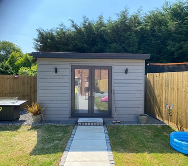 garden room in malvern by lakes building and plastering services