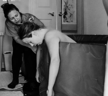 femme qui accouche à domicile, soutien, présence, doula