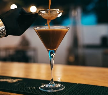 Cocktail en préparation au Restaurant et bar Les Jardins de Beo à Canet-en-Roussillon