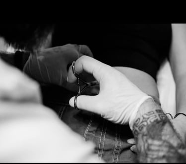 piercing au ventre d'une femme