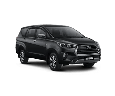 Innova Reborn warna hitam, grill depan lebar menggunakan velg warna silver view dari kanan depan.