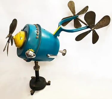 Assemblage spaceship sculpture named Avion by artist Tal Avitzur.