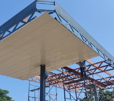 Construcción y reparación de techo en estación de servicio por Petrosur C.A. Carabobo Venezue