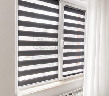 Jaluzelele SEV HOME oferă control complet al luminii și intimității. Disponibile în diverse material