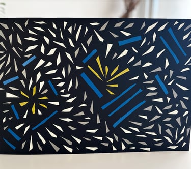 arte contemporânea de fitas isolante azul, prata, branca e amarela sobre papel preto.