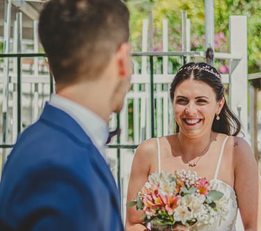 Novio viendo a la novia fotografia de casamientos