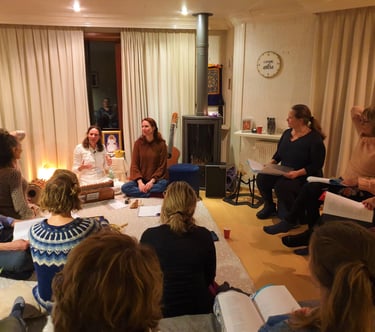 Samen mantra's zingen voor innerlijke vrede