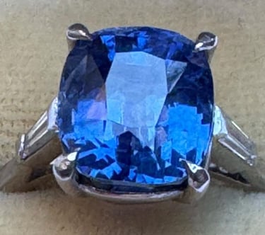 5.5 carat colour change Ceylon sapphire ring