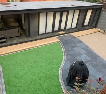 Henley-garden-building-with-hot-tub