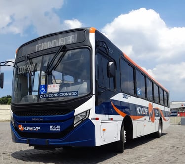 ônibus novo Novacap março 2024 visto pela dianteira lado esquerdo