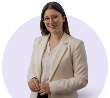 mujer joven mirando al frente