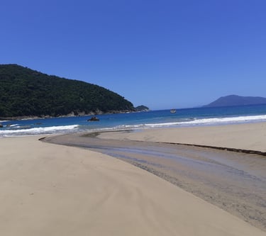 Praia das Caveiras