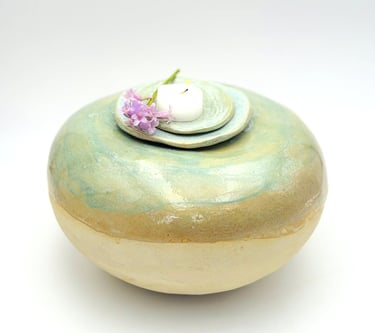 estelle del céramiste Urne funéraire en ceramique forme ronde et couleur vert d'eau