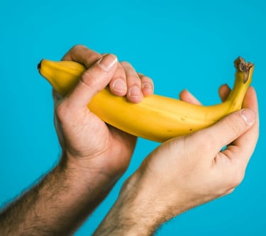 Platano con manos