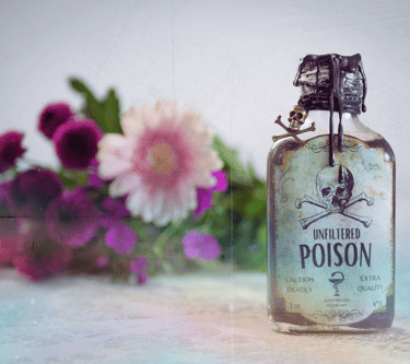 mercredi Addams Wednesday potion poison tim burton netflix bloodybloom apothecary décoration gothiqu