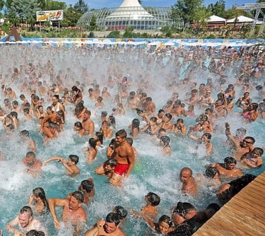 Piscina a Onde acquafan Riccione, giochi d'acqua, parco divertimenti provincia di Rimini