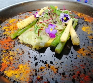 Vegetales gourmet con presentación elegante.