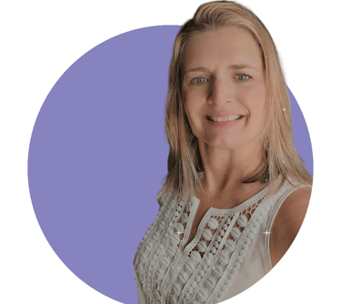 Paola Bertini | Furo de Orelha Humanizado