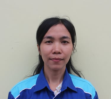 Indri Y.  Larosa, guru Bahasa Inggris
