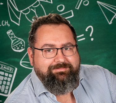 Monsieur Ludovic, instituteur primaire