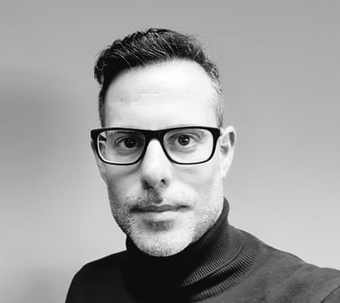 Retrato de Iván Soto, fundador de NudMinds y experto en liderazgo, ventas y desarrollo humano.