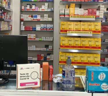 foto de uma farmácia vendendo teste decovid meuDNA