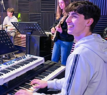 Giovane Studente di Pianoforte Presso Creative Hub Academy
