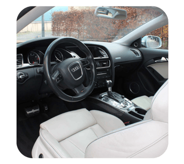 Nettoyage manuel soigné pour préserver la brillance et la protection de votre carrosserie.