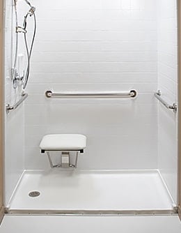 salle de bain douche pour personne en situation de handicap siège rabattable barre d'appui 