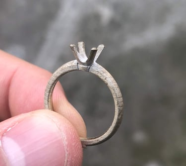 Vista Frontal 2 Fabricación Anillo de Compromiso Oro Blanco Solitario