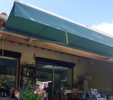 Store à bras à Carnoux