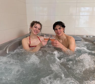 Vířivka pro dva v soukromém wellness Praha