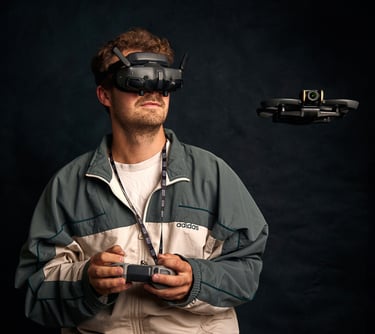 FPV Drohnenpilot Aldan Kosnick mit der DJI AVata 2