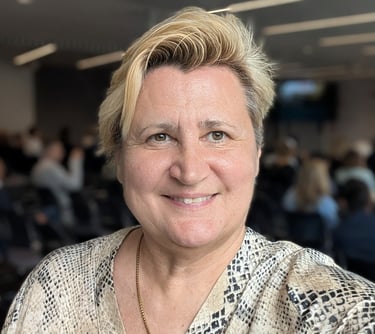 Natascha Ljubic zertifizierte Tao Soul Teacher und Soul Communicator nach Dr. und Master Zhi Gang Sh