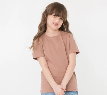 camiseta bege escuro
