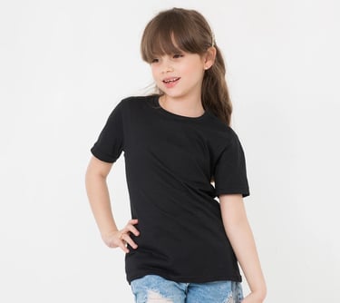 camiseta bege preta