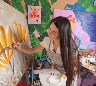 Pintora de cuadros decortativos y personalizados para hogares, apartamentos, empresas y edificios.