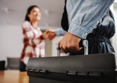 Gasfíter NyV, dando la mano a cliente satisfecho