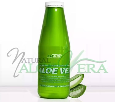 Botella del zumo de aloe natural de Exialoe, destacando su pureza en la etiqueta.