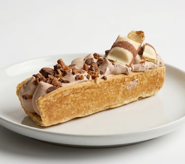 Le Menifeuille Bueno-Daim : création , feuilleté garni de mousse chocolat et éclats croustillants