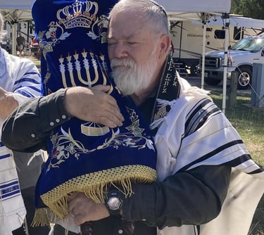 Picture of Rabbi Jay Ledbetter holding Torah Scroll