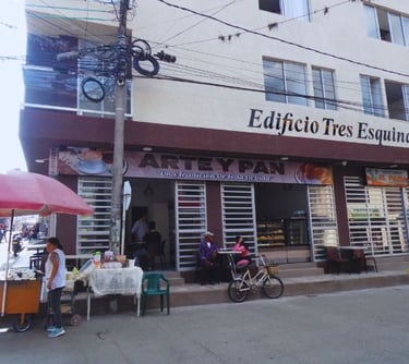edificio tres esquina, arte y pan Cajamarca