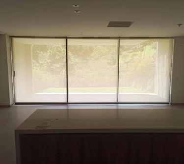 persiana enrollable solar screen