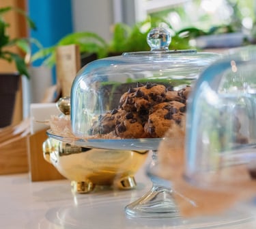 a cake with chocolate chip cookies on it